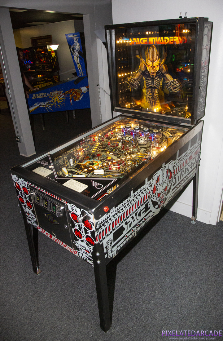 Space Invaders Photo: Space Invaders cabinet