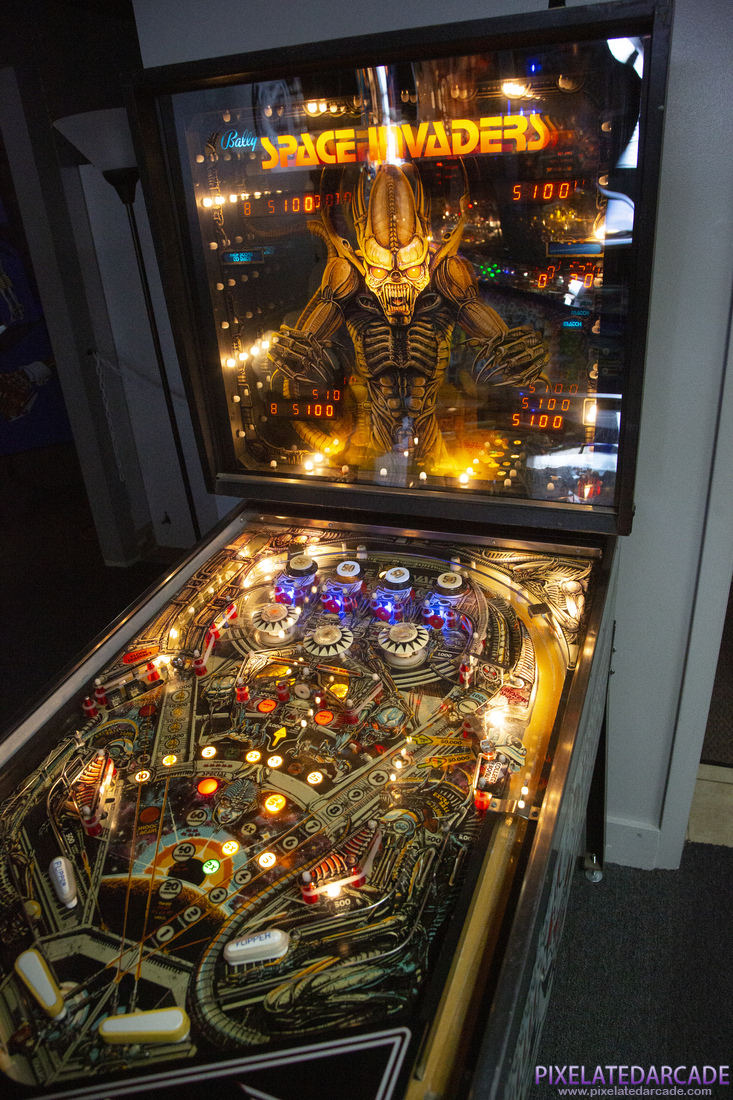 Space Invaders Photo: Space Invaders cabinet