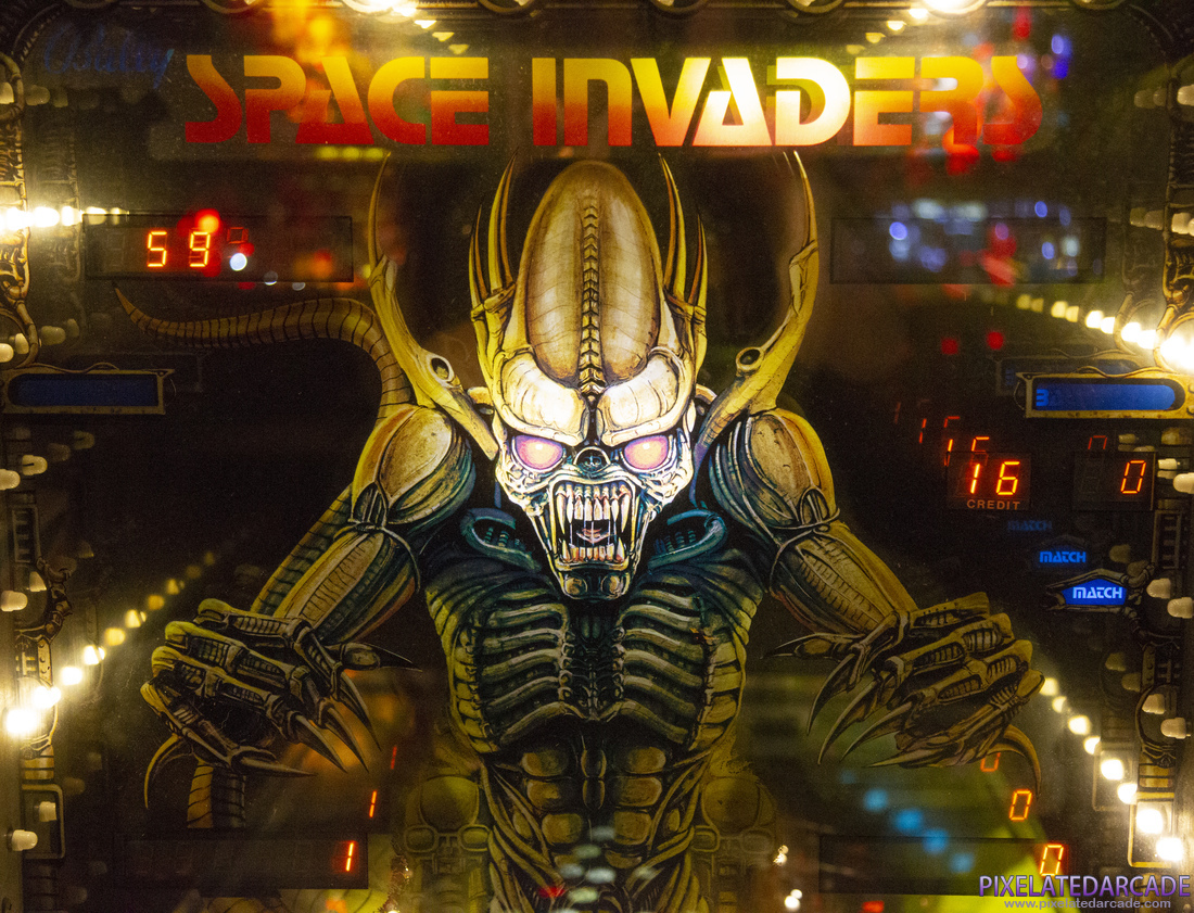 Space Invaders Photo: Backglass closeup