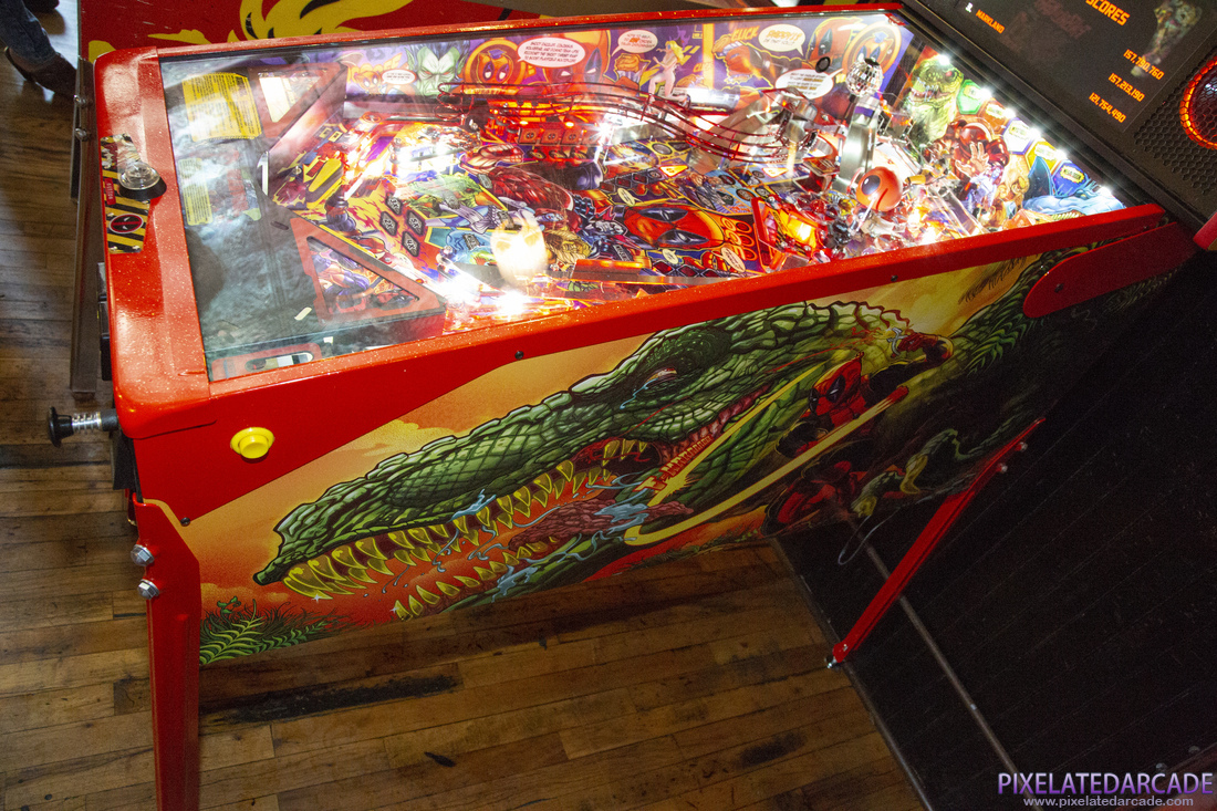 Deadpool Photo: Deadpool - Limited Edition cabinet - Side