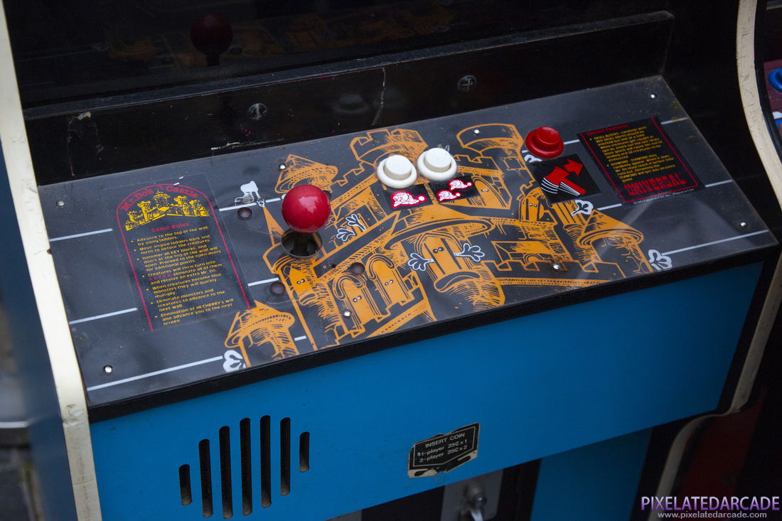 Mr. Do!'s Castle Photo: Mr. Do!'s Castle in Nintendo cabinet - Controls