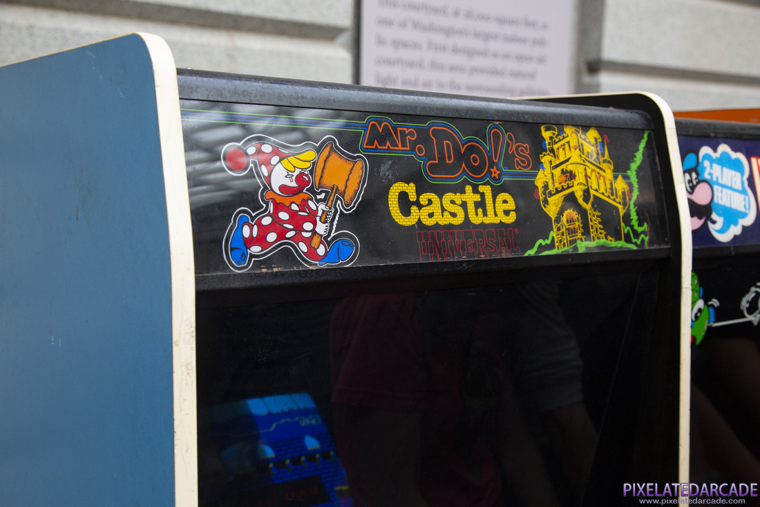 Mr. Do!'s Castle Photo: Mr. Do!'s Castle in Nintendo cabinet - Marquee