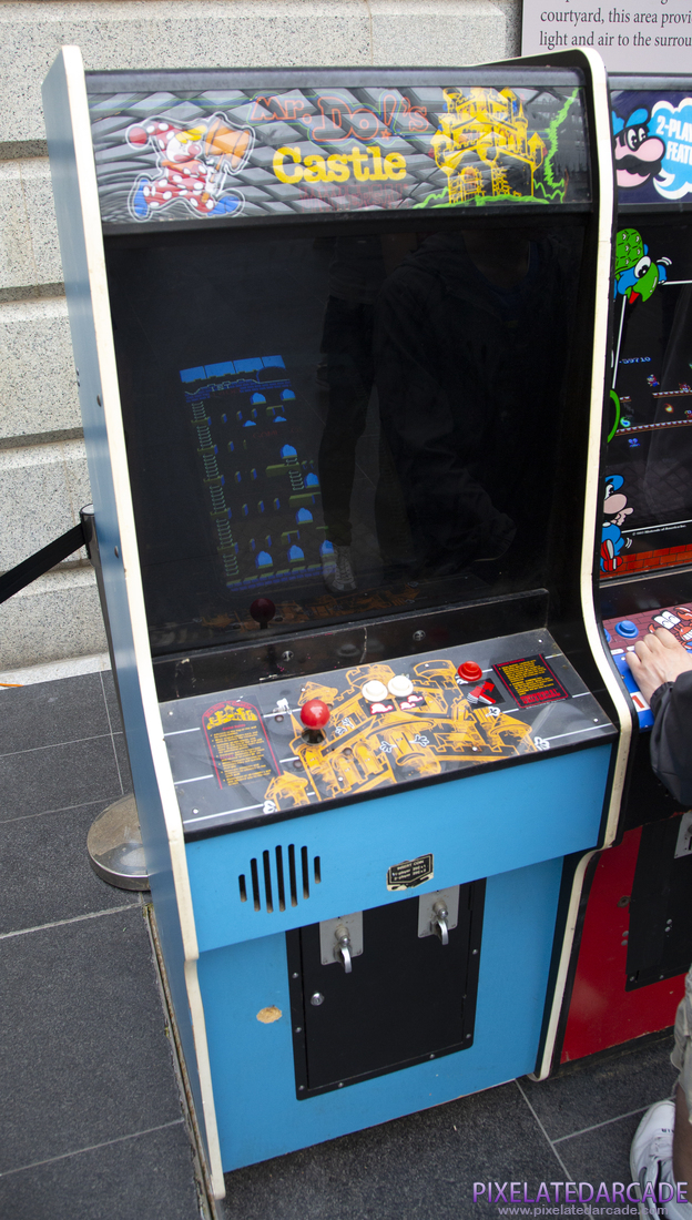 Mr. Do!'s Castle Photo: Mr. Do!'s Castle in Nintendo cabinet