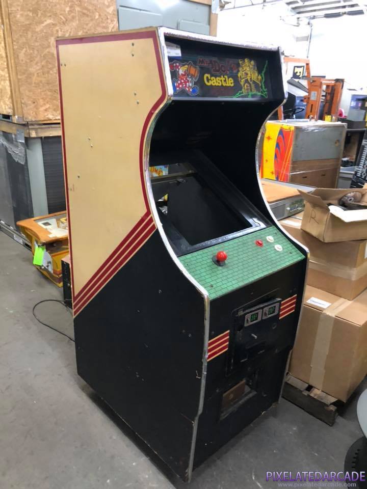 Mr. Do!'s Castle Photo: Mr. Do!'s Castle in Taito cabinet