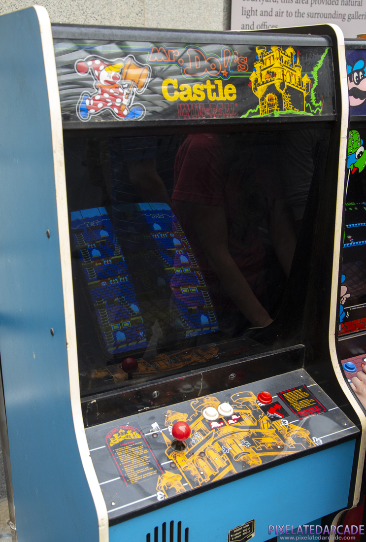 Mr. Do!'s Castle Photo: Mr. Do!'s Castle in Nintendo cabinet