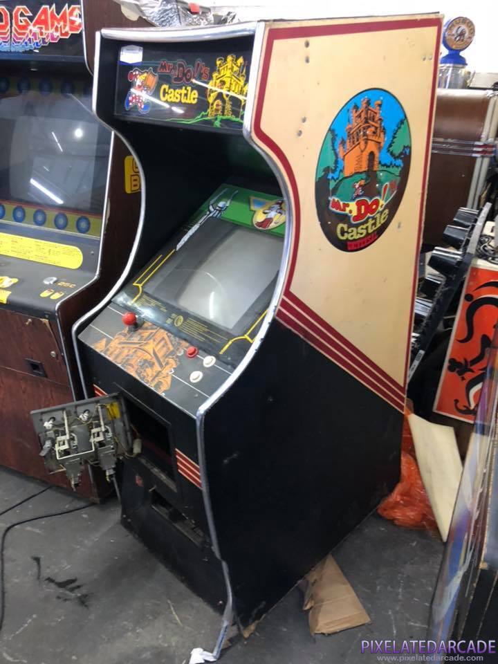 Mr. Do!'s Castle Photo: Mr. Do!'s Castle in Taito cabinet