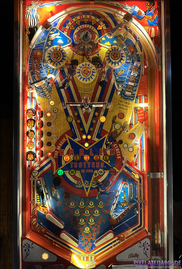 Harlem Globetrotters On Tour Photo: Harlem Globetrotters pinball cabinet - Playfield