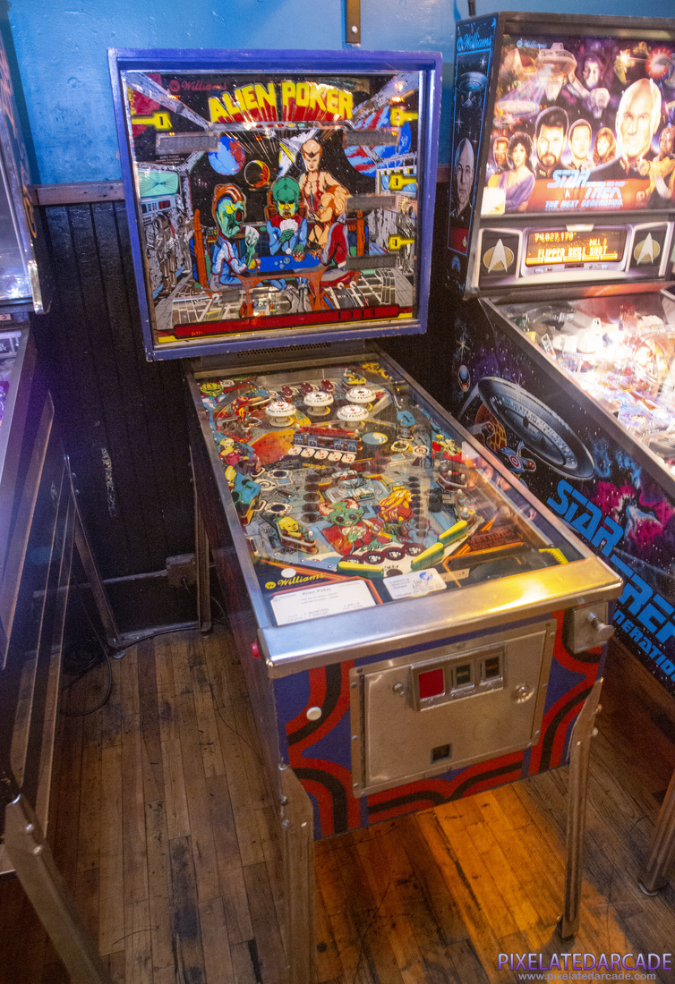 Alien Poker Photo: Alien Poker pinball cabinet