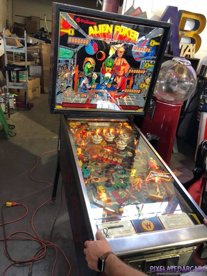 Alien Poker Photo: Alien Poker pinball cabinet