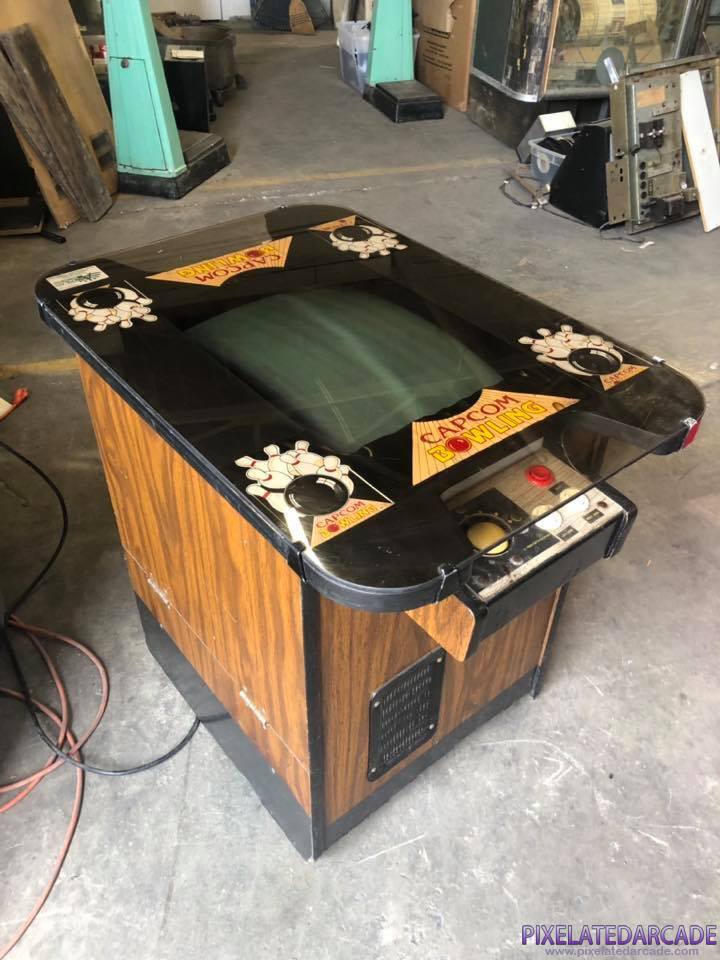 Capcom Bowling Photo: Capcom Bowling in Midway cocktail table cabinet