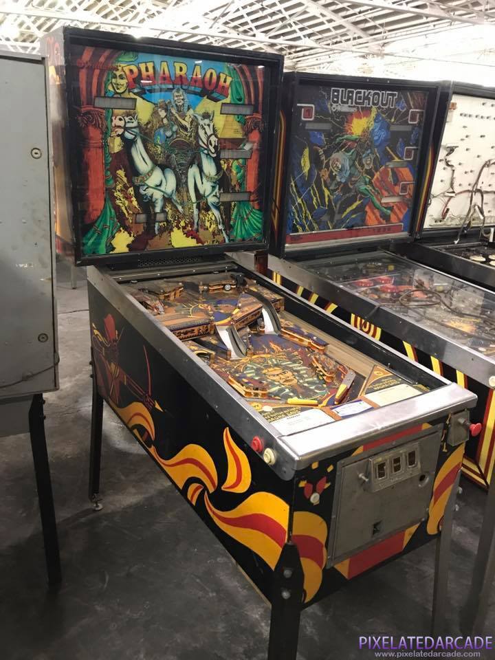 Pharaoh Photo: Pharaoh pinball cabinet