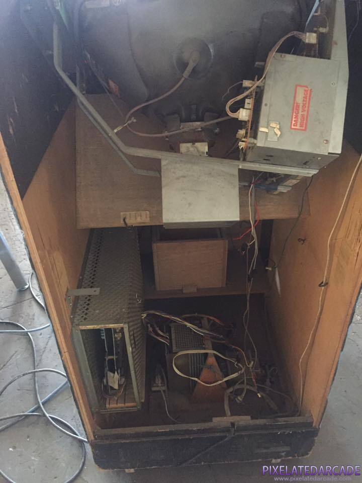 Mario Bros. Photo: Mario Bros. arcade cabinet - Interior