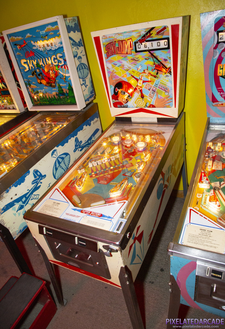 Sky Jump Photo: Sky Jump pinball cabinet