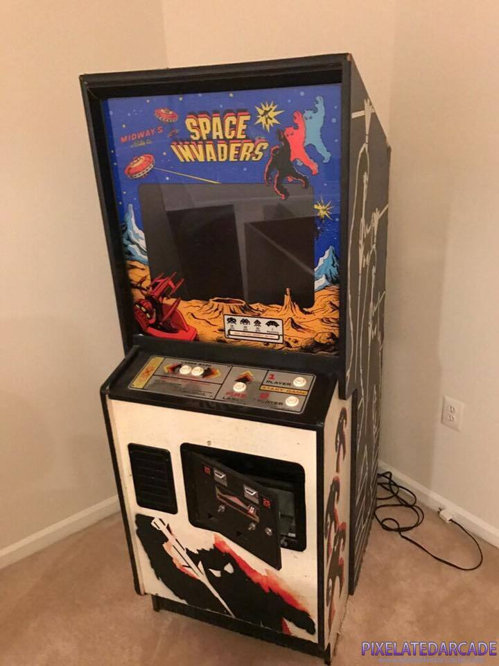 Space Invaders Photo: Space Invaders arcade cabinet