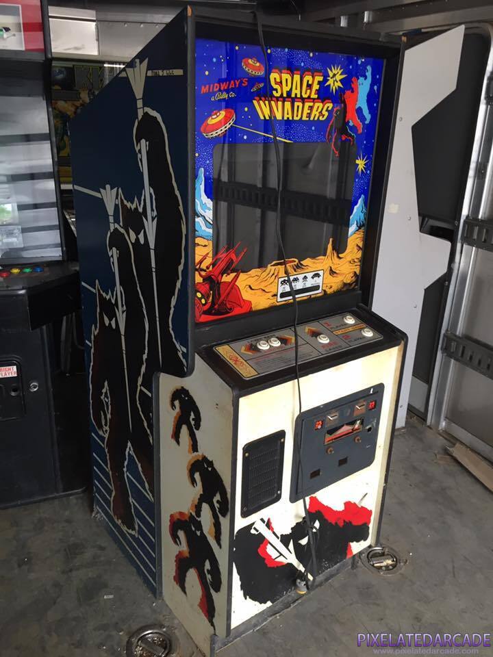 Space Invaders Photo: Space Invaders arcade cabinet