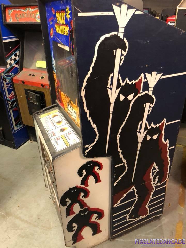 Space Invaders Photo: Space Invaders arcade cabinet - Side