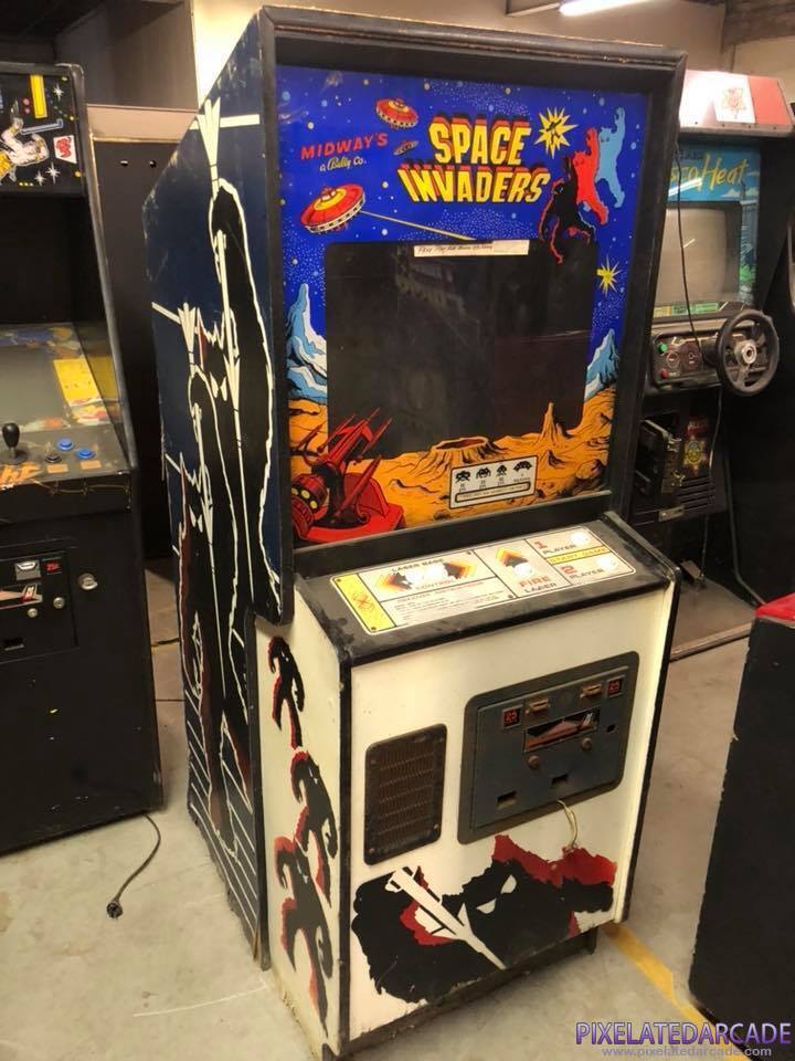 Space Invaders Photo: Space Invaders arcade cabinet