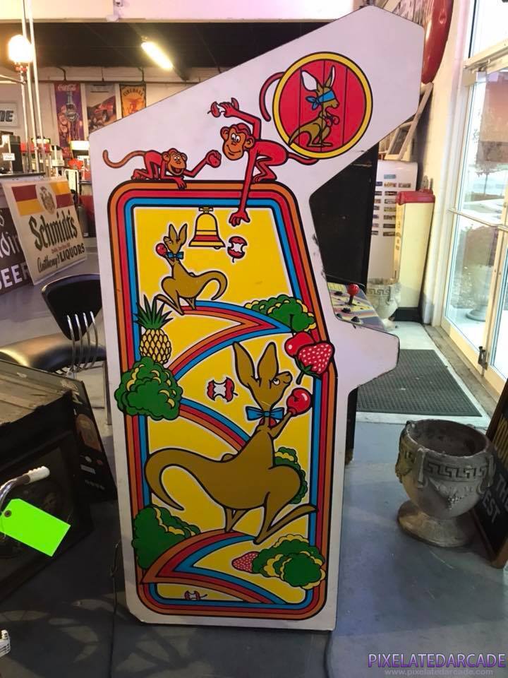 Kangaroo Photo: Kangaroo arcade cabinet - Side
