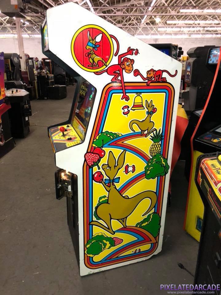 Kangaroo Photo: Kangaroo arcade cabinet - Side