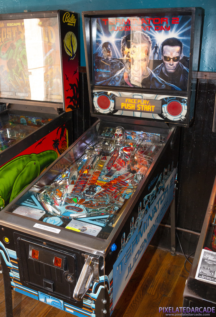 Terminator 2: Judgment Day Photo: Terminator 2 pinball cabinet
