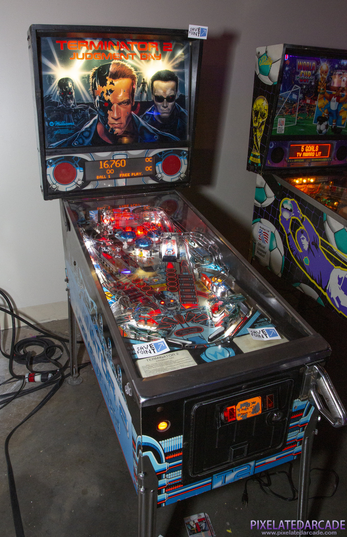 Terminator 2: Judgment Day Photo: Terminator 2 pinball cabinet