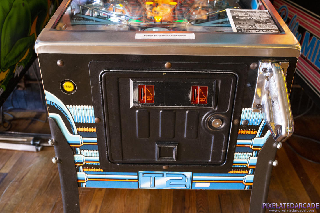 Terminator 2: Judgment Day Photo: Terminator 2 - Cabinet front