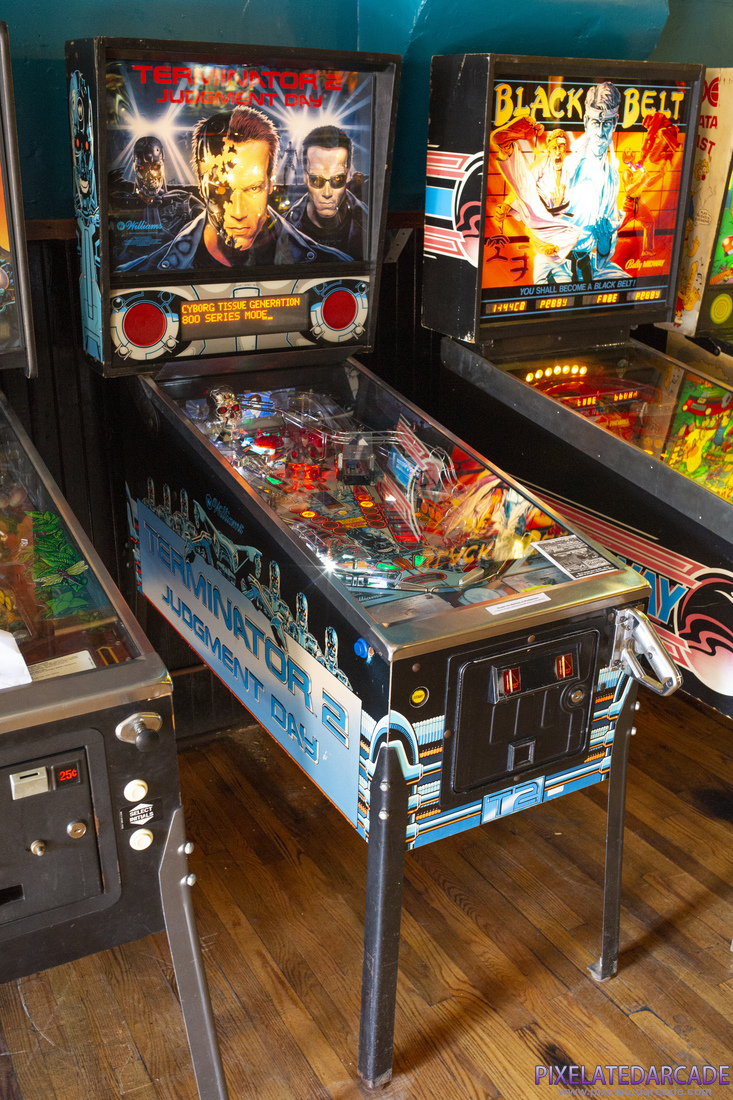 Terminator 2: Judgment Day Photo: Terminator 2 pinball cabinet