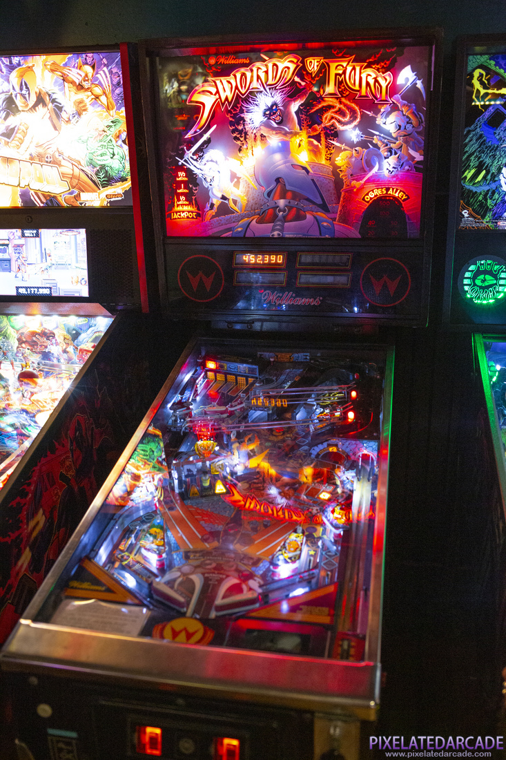 Swords of Fury Photo: Swords of Fury pinball cabinet