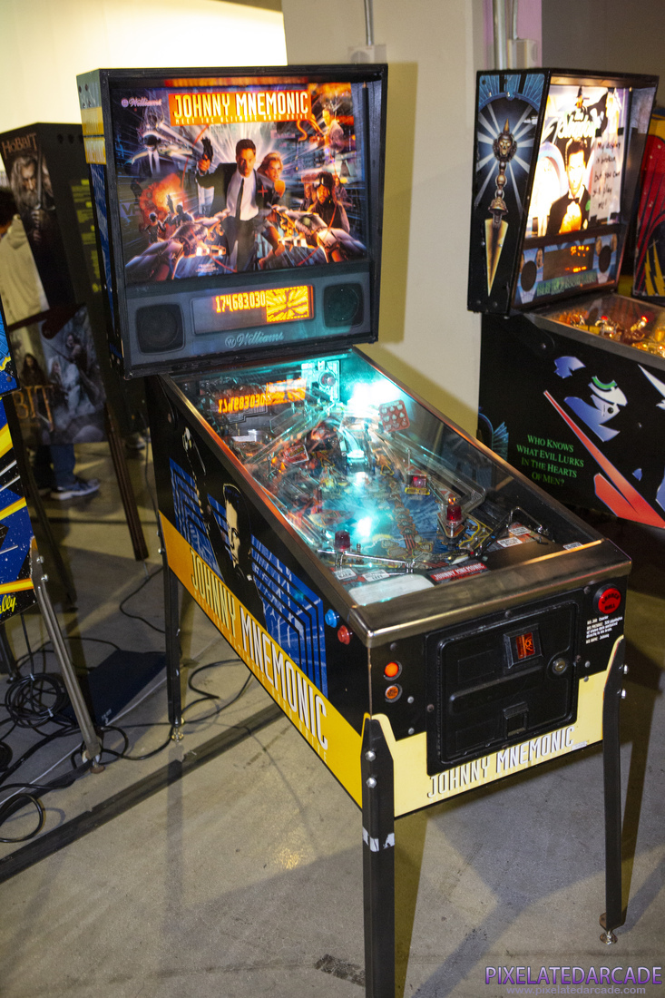 Johnny Mnemonic Photo: Johnny Mnemonic pinball cabinet