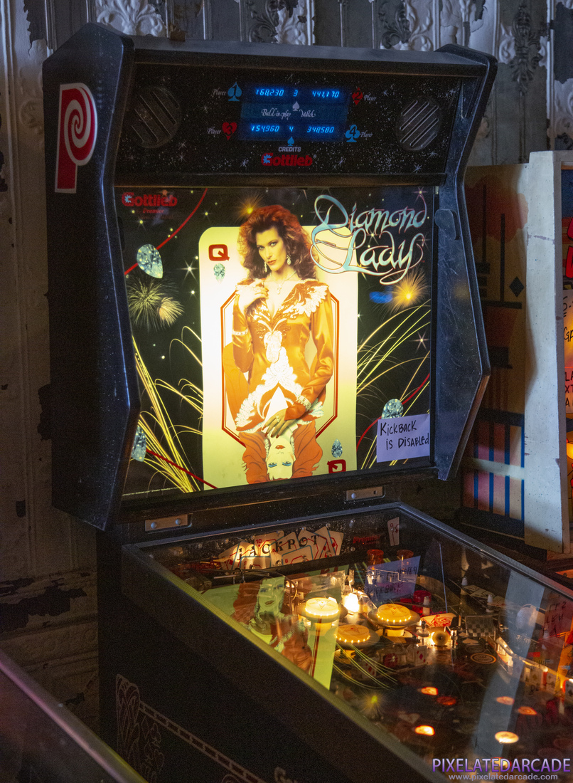 Diamond Lady Photo: Diamond Lady pinball cabinet - Playfield and backbox