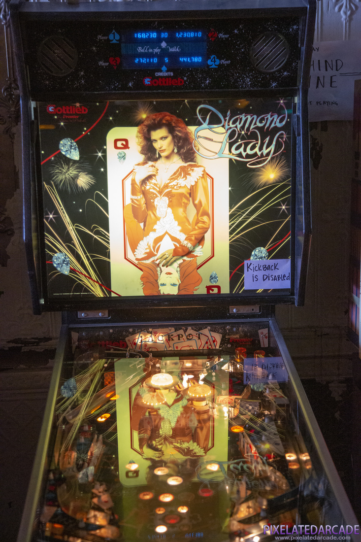 Diamond Lady Photo: Diamond Lady pinball cabinet - Playfield and backbox