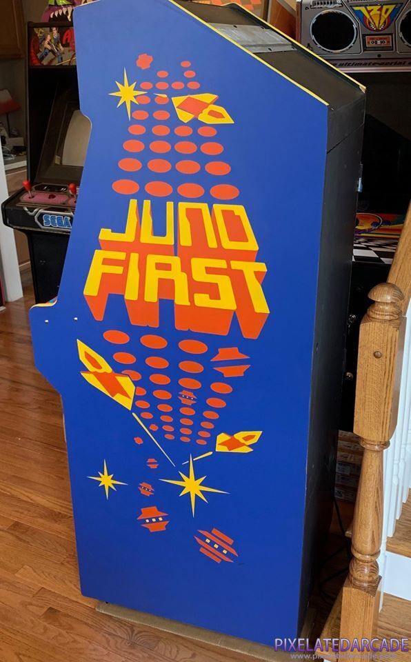 Juno First Photo: Juno First arcade cabinet - Side