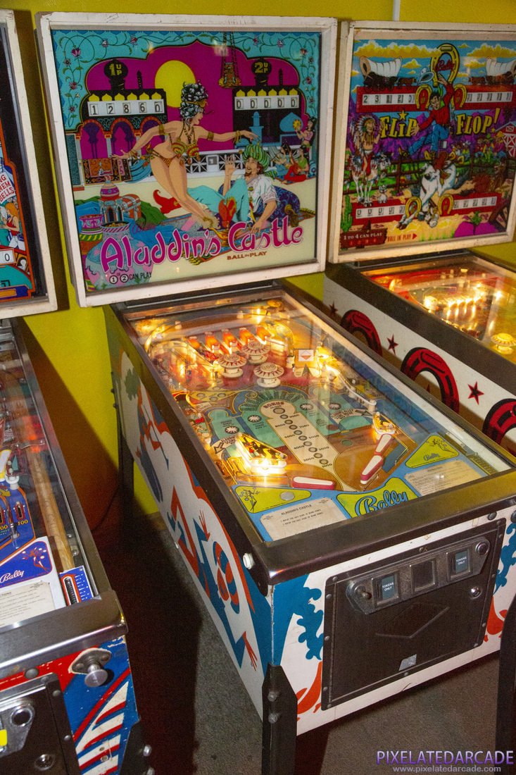 Aladdin's Castle Photo: Aladdin's Castle pinball
