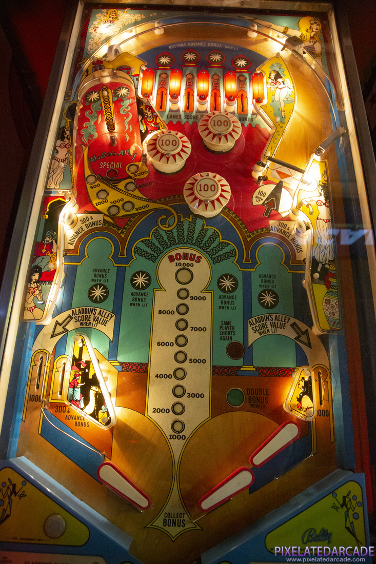 Aladdin's Castle Photo: Aladdin's Castle pinball - Playfield