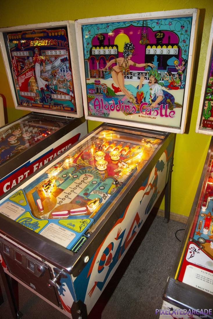 Aladdin's Castle Photo: Aladdin's Castle pinball