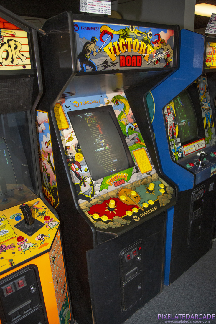 Ikari Warriors II: Victory Road Photo: Victory Road arcade cabinet