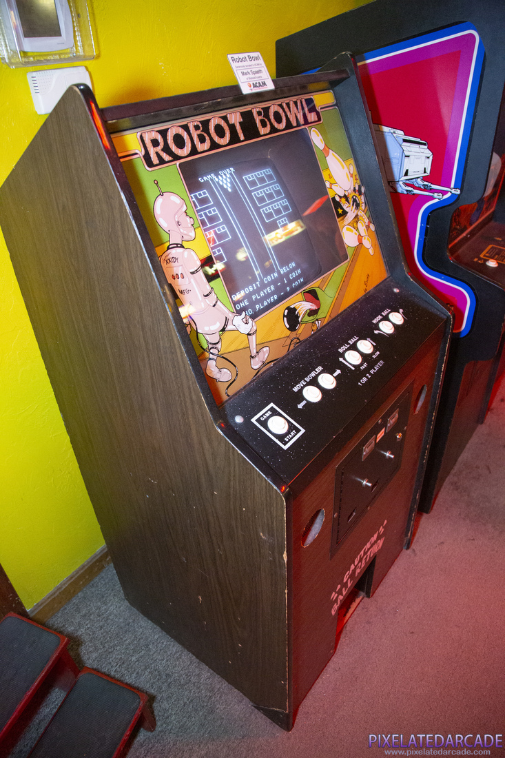 Robot Bowl Photo: Robot Bowl arcade cabinet