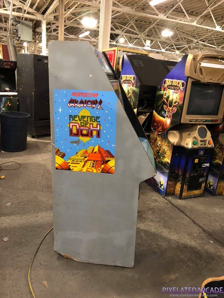 Arkanoid 2: Revenge of DOH Photo: Arkanoid 2: Revenge of DOH in Tempest cabinet - Side
