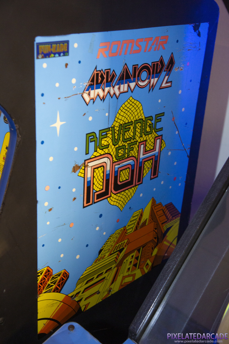 Arkanoid 2: Revenge of DOH Photo: Arkanoid 2: Revenge of DOH arcade cabinet - Side artwork
