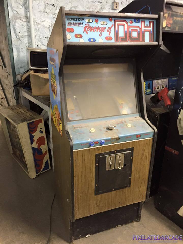 Arkanoid 2: Revenge of DOH Photo: Arkanoid 2: Revenge of DOH arcade cabinet