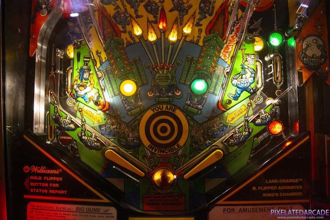 Big Guns Photo: Big Guns pinball cabinet - Lower playfield