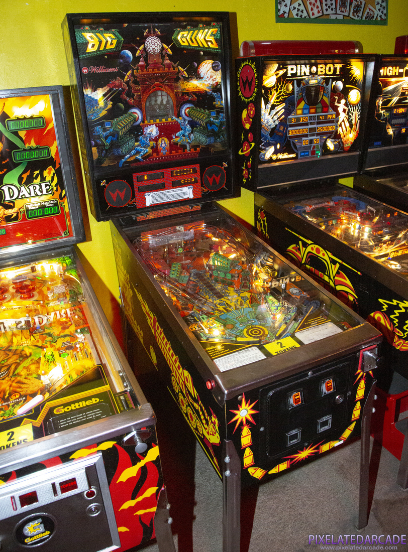 Big Guns Photo: Big Guns pinball cabinet
