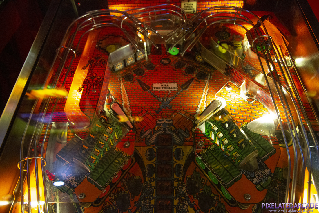 Big Guns Photo: Big Guns pinball cabinet - Upper playfield