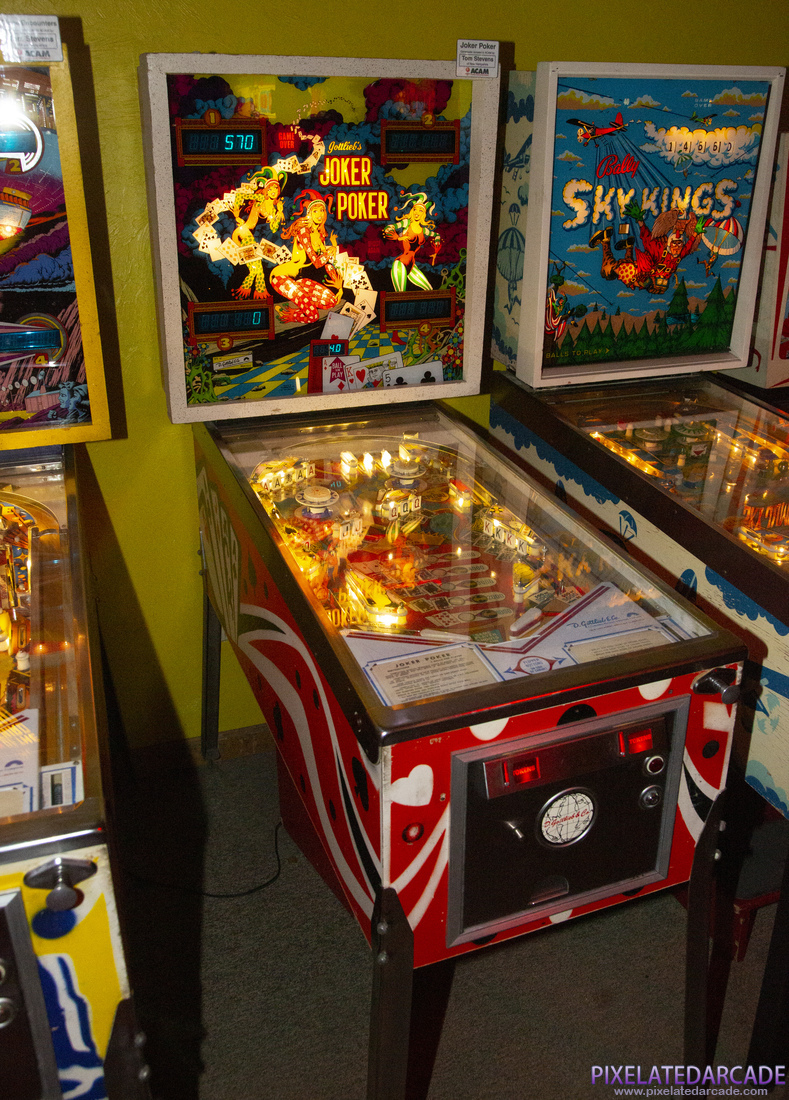 Joker Poker Photo: Joker Poker pinball cabinet (Illuminated)