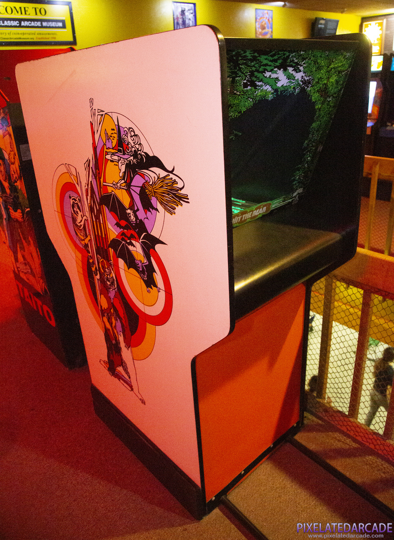 Triple Hunt Photo: Hit the Bear cabinet - Display cabinet
