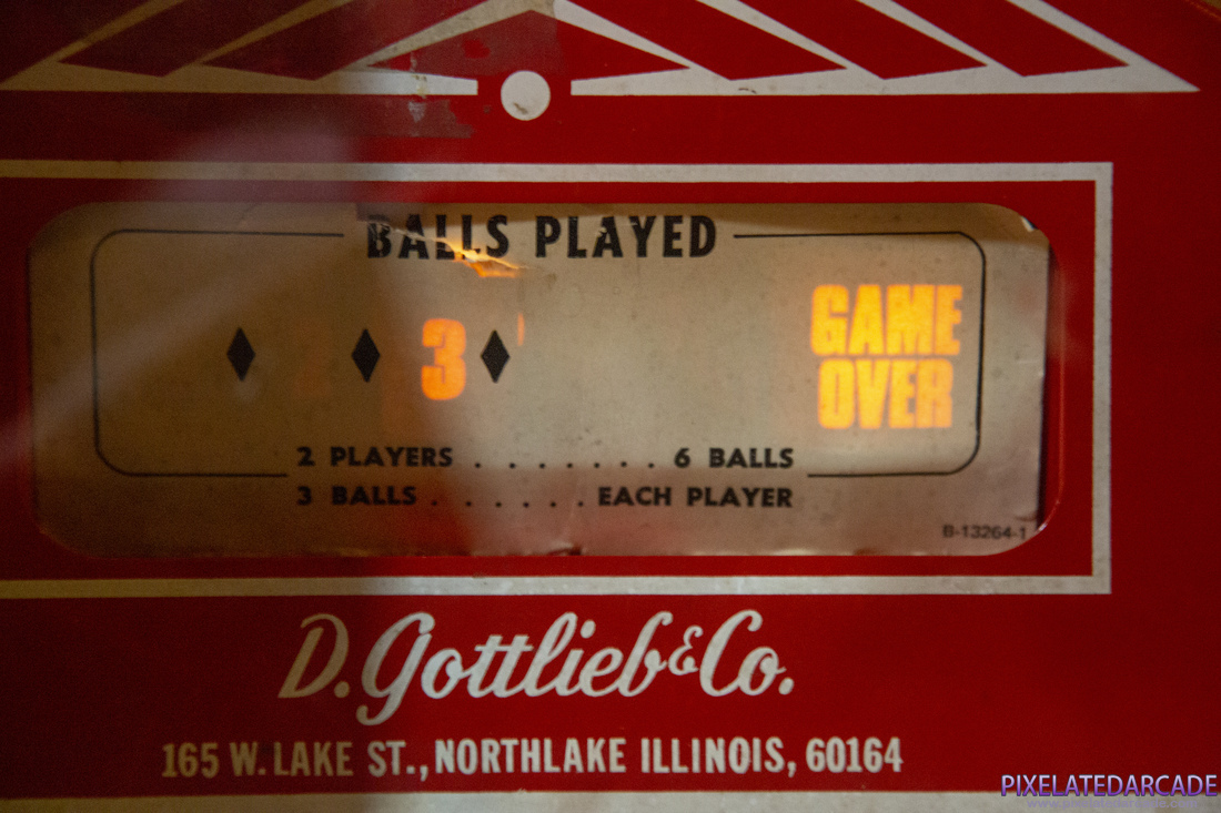 Challenger Photo: Challenger pinball cabinet - Red player balls played