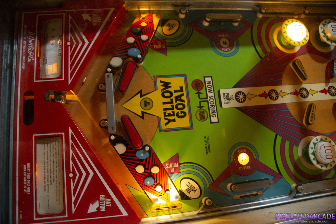 Challenger Photo: Challenger pinball cabinet - Playfield
