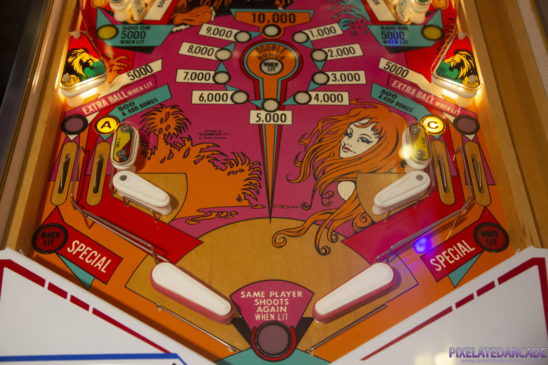 Jungle Queen Photo: Jungle Queen pinball cabinet - Lower playfield
