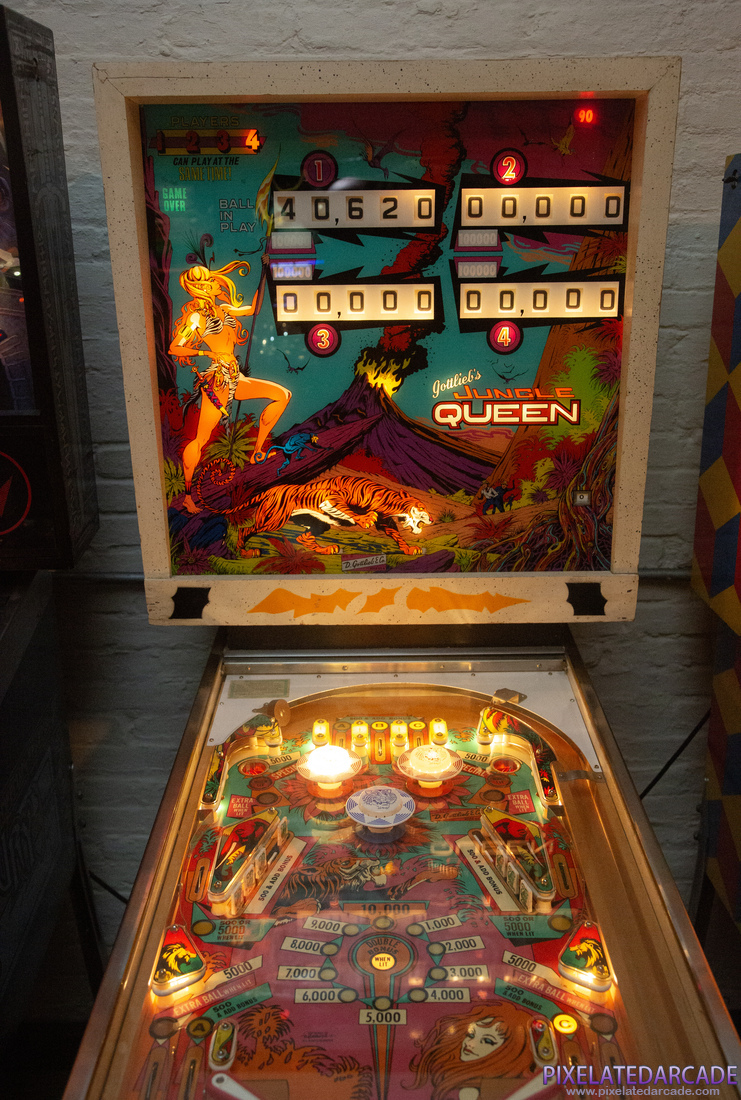 Jungle Queen Photo: Jungle Queen pinball cabinet - Front