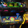 Kozmik Krooz'r arcade cabinet - Controls